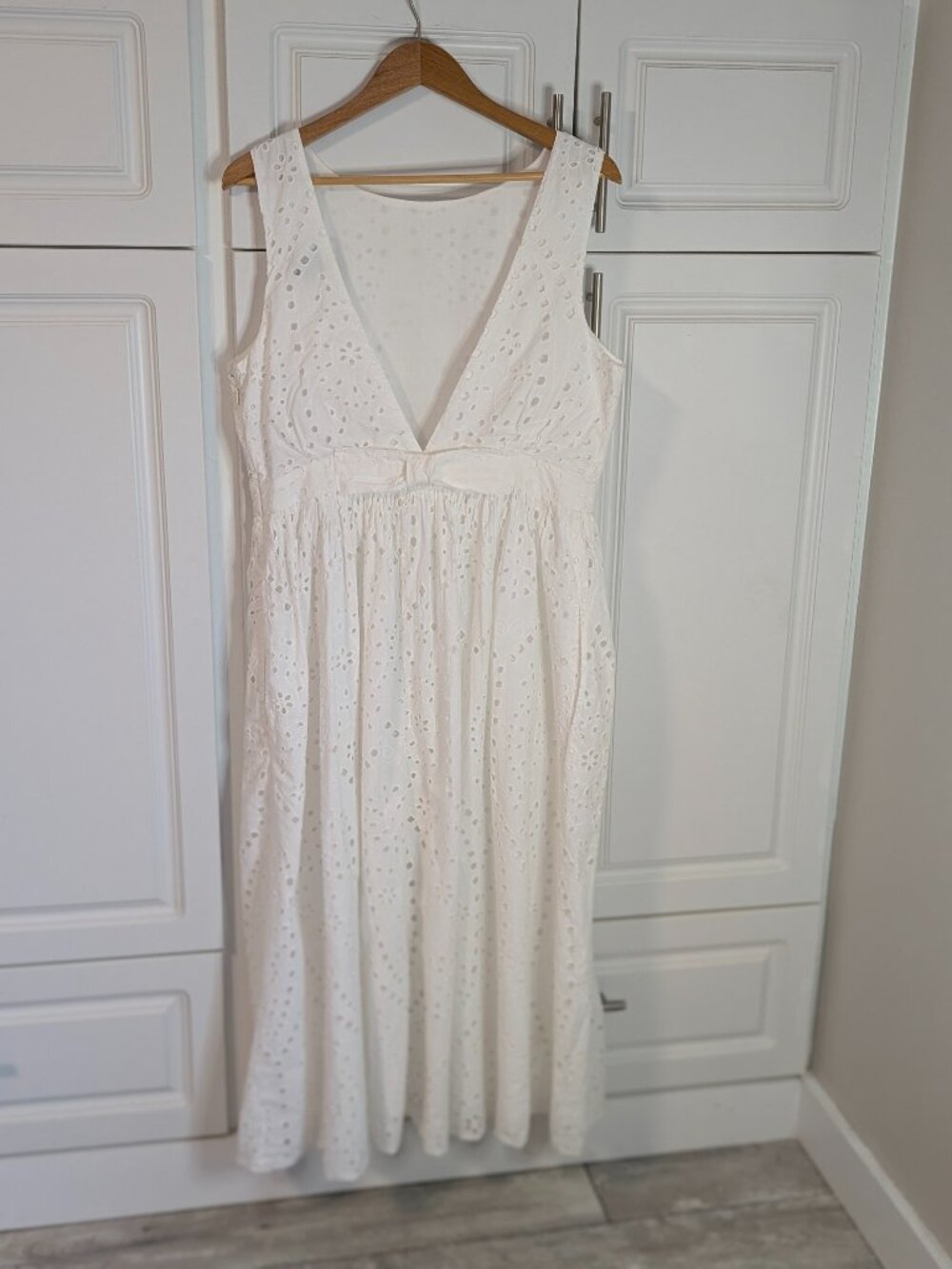 White Eyelet Cotton Maxi Dress Fit Flare Open Back Bow L Summer Boho Beach NWT - Picture 5 of 16
